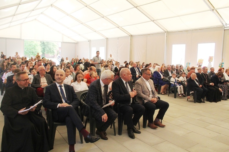 Zabawa. Gala laureatów konkursu "Bł. Karolino, świeć nam przykładem"