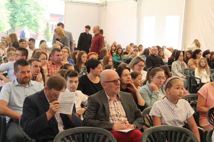 Zabawa. Gala laureatów konkursu "Bł. Karolino, świeć nam przykładem"