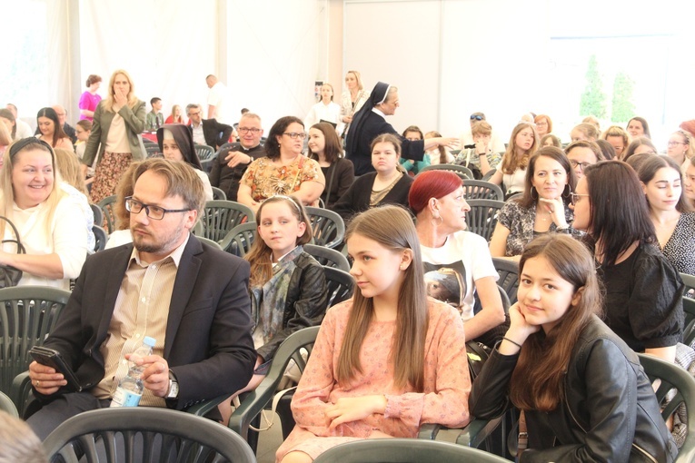 Zabawa. Gala laureatów konkursu "Bł. Karolino, świeć nam przykładem"