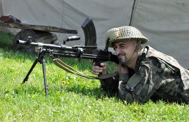 Militarny piknik we Włodzieninie