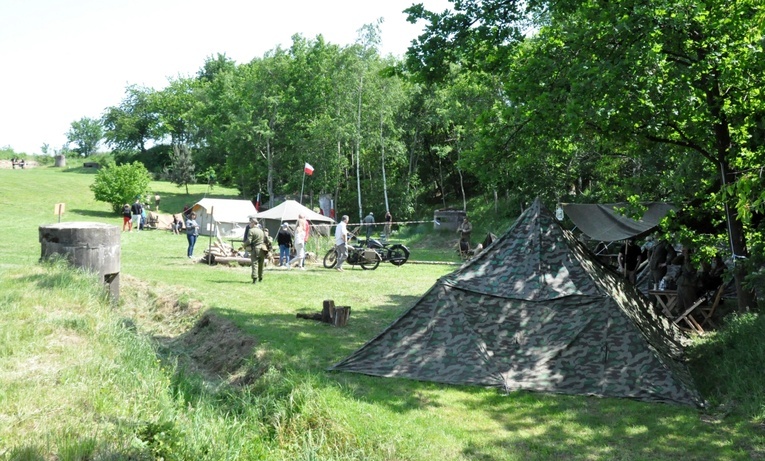 Militarny piknik we Włodzieninie