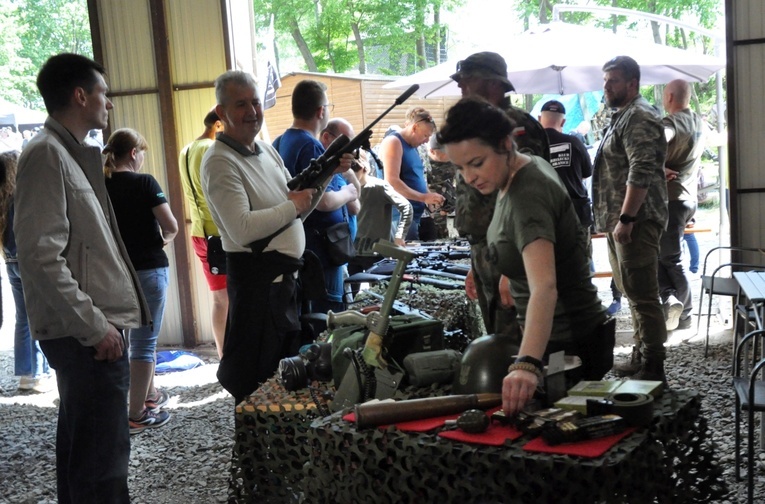 Militarny piknik we Włodzieninie