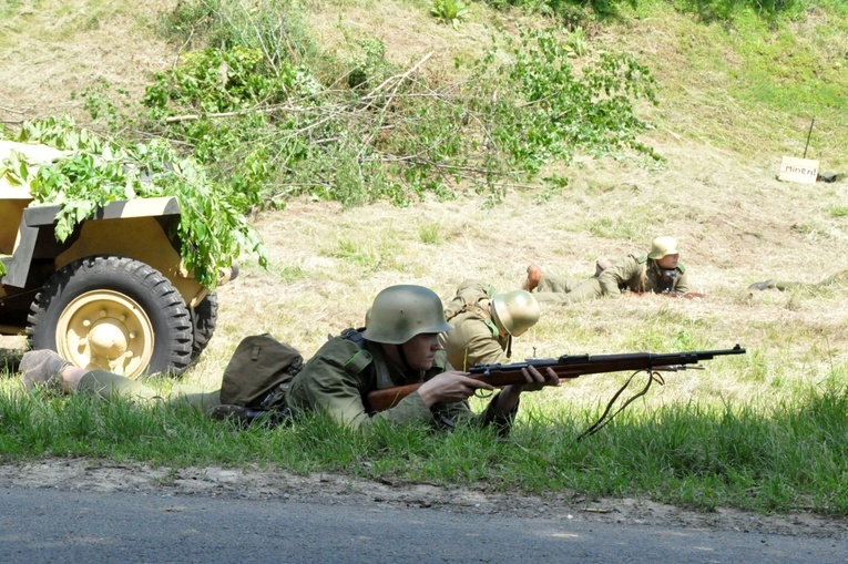 Militarny piknik we Włodzieninie