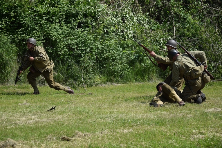 Militarny piknik we Włodzieninie