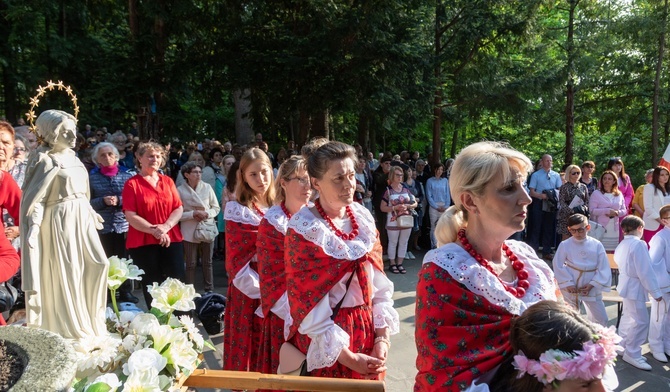 Do Maryi w leśnym sanktuarium