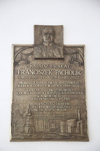 Tablica ks. Pacholika