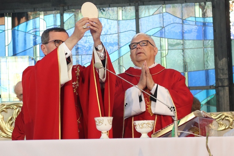 Rypin. Wprowadzenie relikwii bł. J. Popiełuszki