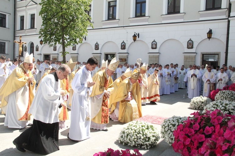 Pielgrzymka kapłanów diecezji tarnowskiej do Tuchowa