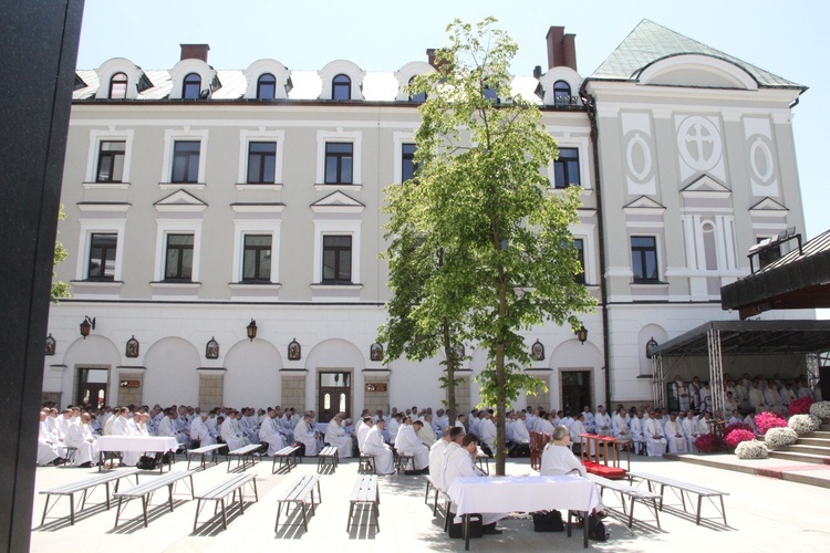 Pielgrzymka kapłanów diecezji tarnowskiej do Tuchowa