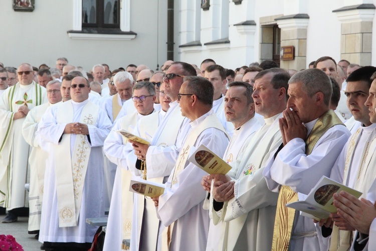 Pielgrzymka kapłanów diecezji tarnowskiej do Tuchowa