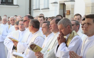 Pielgrzymka kapłanów diecezji tarnowskiej do Tuchowa