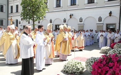 Dlaczego powinniśmy kochać Kościół?