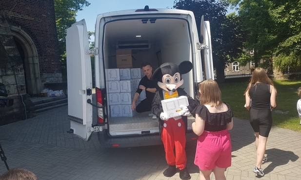 Świętochłowice. Dzieci z Chropaczowa dostały prezenty z Caritas