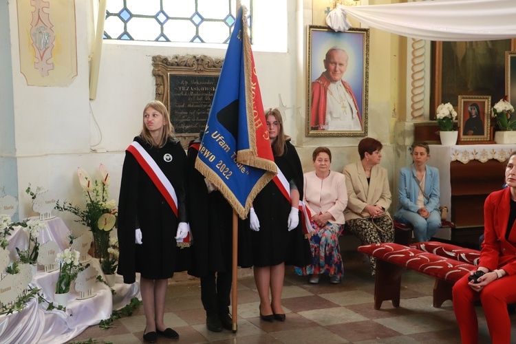 Nadanie imienia i sztandaru szkole w Chodowie