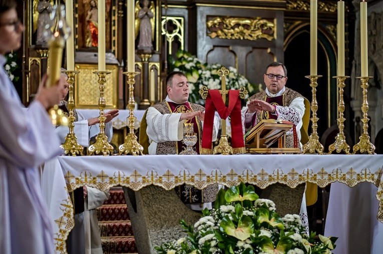 Prymicje neoprezbiterów