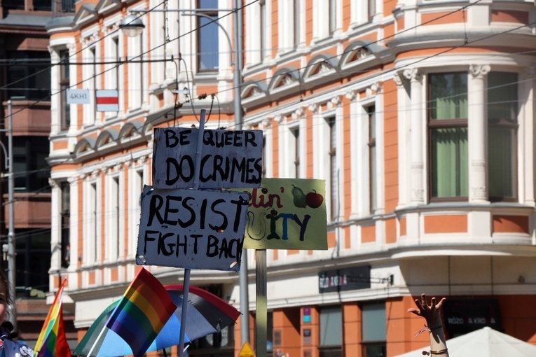 Marsz Równości na transparentach. Co postulują uczestnicy?