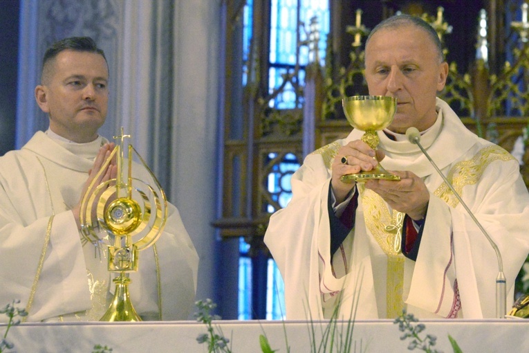 Podczas liturgii został użyty kielich mszalny, który diecezji podczas wizyty w Radomiu ofiarował Jan Paweł II.