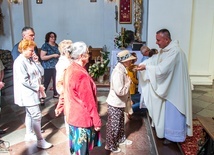 Na zakończenie Eucharystii ucałowano relikwie św. Filipa.