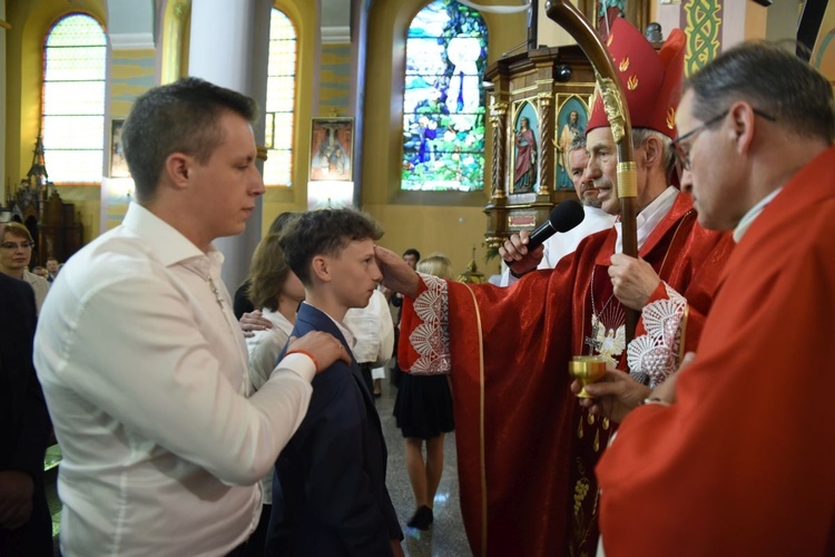 Bierzmowanie w Łężkowicach