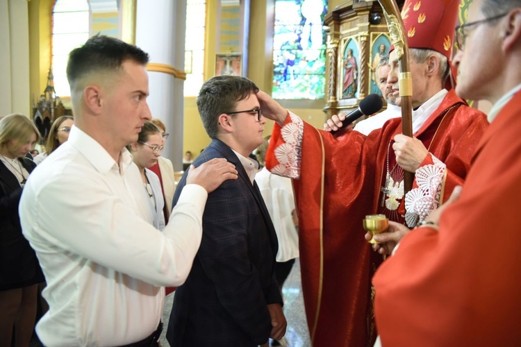 Bierzmowanie w Łężkowicach
