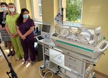 Inkubator został dziś przekzany dla Oddziału Neonatologi. 