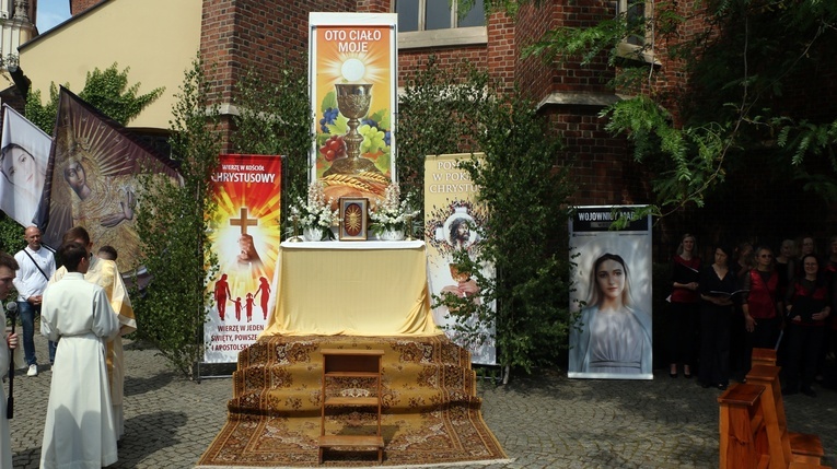 Centralna procesja Bożego Ciała we Wrocławiu 2023