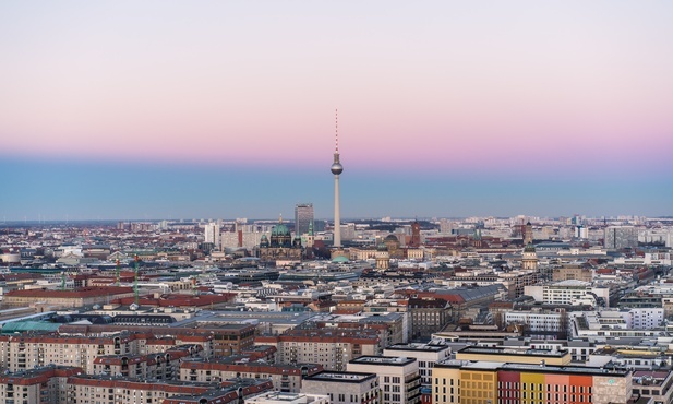 Radykalni aktywiści klimatyczni uszkodzili 35 aut w Berlinie