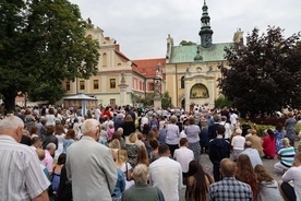 Tłumy wiernych na uroczystości Bożego Ciała w Sandomierzu