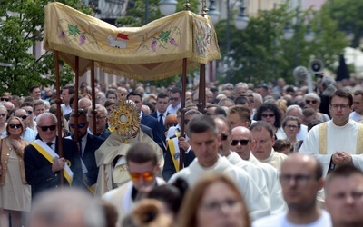 Procesja Bożego Ciała z radomskiej katedry