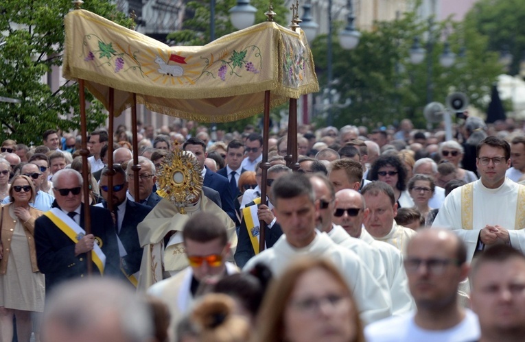 Procesja Bożego Ciała z radomskiej katedry