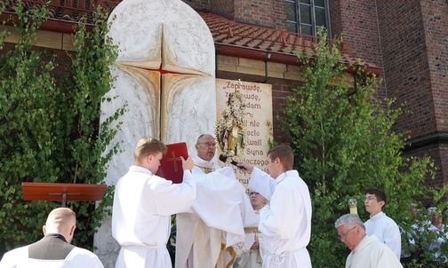 Bp Oder: Żaden chrześcijanin nie może żyć bez Eucharystii