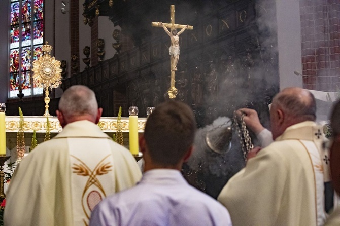 Boże Ciało. Wierzę w Kościół