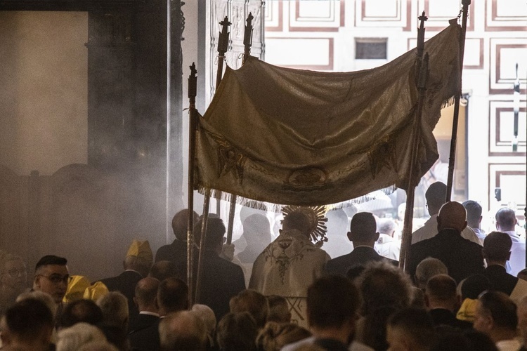 Boże Ciało. Wierzę w Kościół