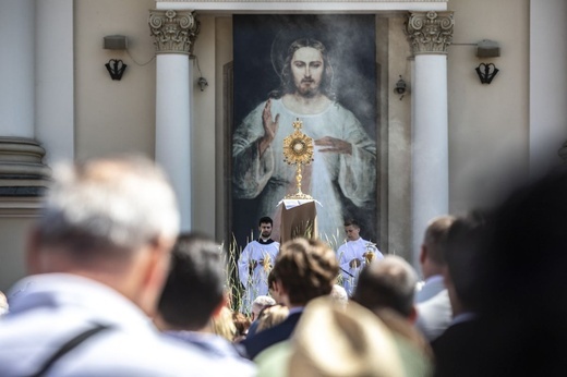 Boże Ciało. Wierzę w Kościół