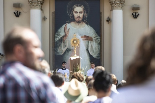 Boże Ciało. Wierzę w Kościół