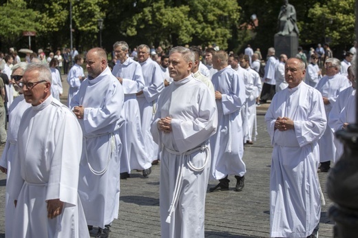 Boże Ciało. Wierzę w Kościół