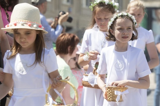 Boże Ciało. Wierzę w Kościół