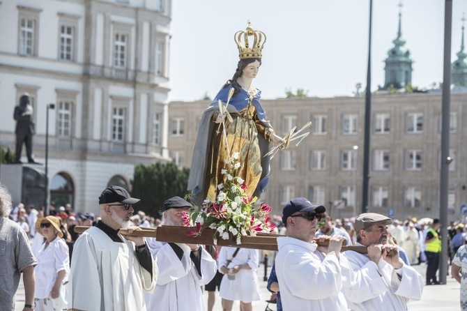 Boże Ciało. Wierzę w Kościół