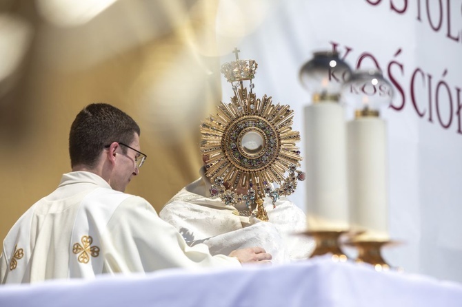 Boże Ciało. Wierzę w Kościół