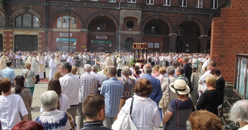 Legnica. Centralna procesja Bożego Ciała
