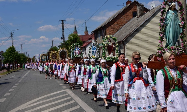 W Myszyńcu najsłynniejsza procesja kurpiowska