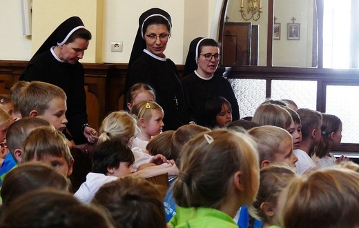 Pielgrzymka przedszkolaków do bł. Matki Małgorzaty Łucji Szewczyk w Oświęcimiu