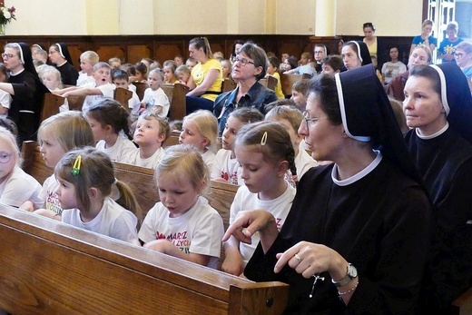 Pielgrzymka przedszkolaków do bł. Matki Małgorzaty Łucji Szewczyk w Oświęcimiu
