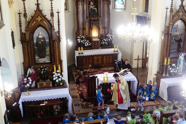 Pielgrzymka przedszkolaków do bł. Matki Małgorzaty Łucji Szewczyk w Oświęcimiu