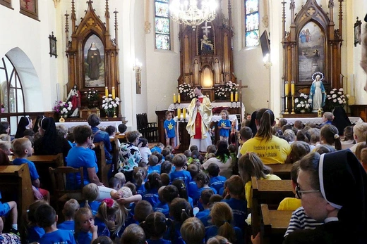 Pielgrzymka przedszkolaków do bł. Matki Małgorzaty Łucji Szewczyk w Oświęcimiu