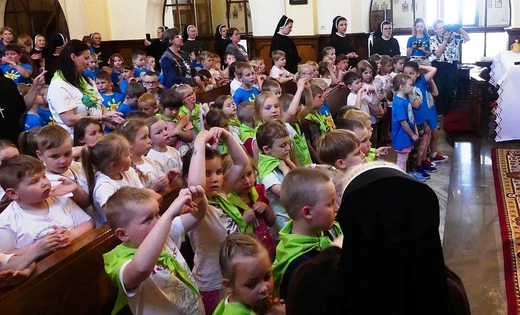 Pielgrzymka przedszkolaków do bł. Matki Małgorzaty Łucji Szewczyk w Oświęcimiu