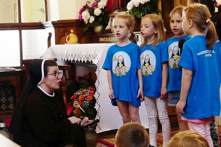 Pielgrzymka przedszkolaków do bł. Matki Małgorzaty Łucji Szewczyk w Oświęcimiu