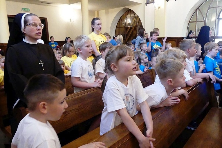 Pielgrzymka przedszkolaków do bł. Matki Małgorzaty Łucji Szewczyk w Oświęcimiu