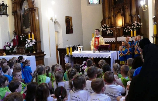 Pielgrzymka przedszkolaków do bł. Matki Małgorzaty Łucji Szewczyk w Oświęcimiu