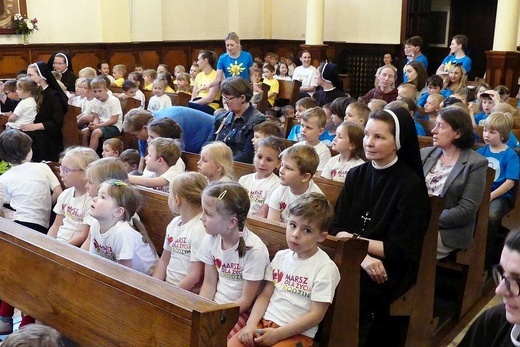 Pielgrzymka przedszkolaków do bł. Matki Małgorzaty Łucji Szewczyk w Oświęcimiu